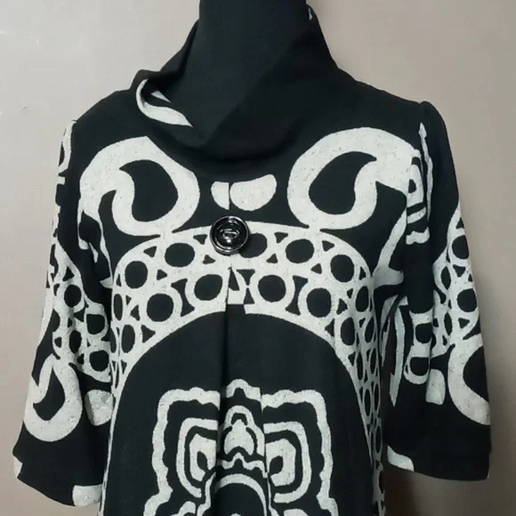 Méchant Black and White Patterned Pull Over Sweater w Front Design Button S - Picture 3 of 8